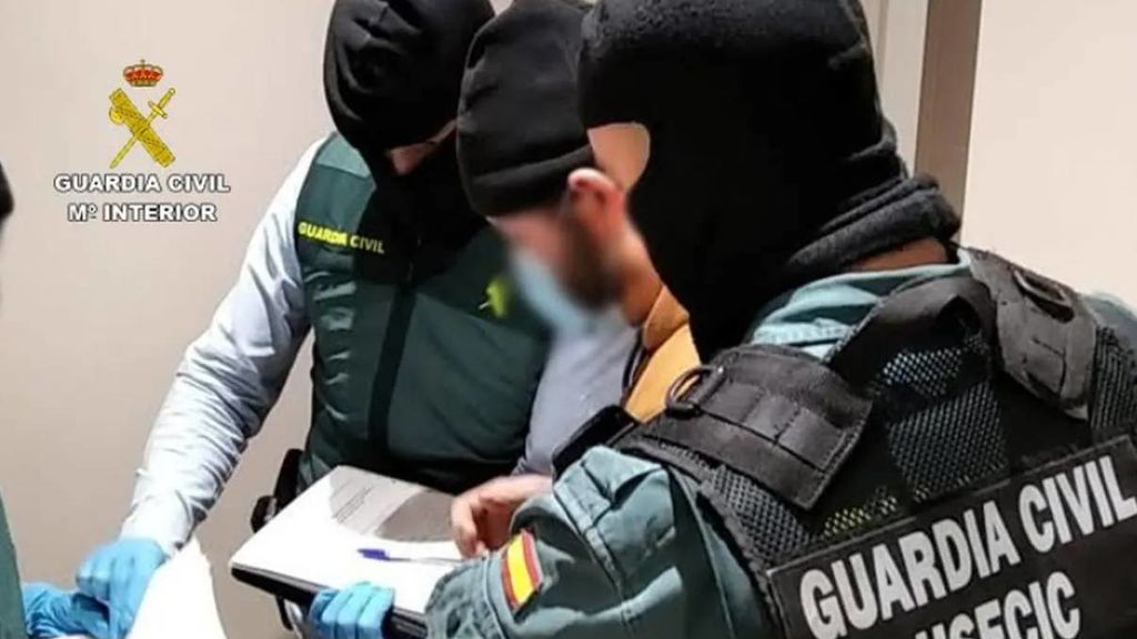 Detenido en Madrid un yihadista que se descargaba manuales del DAESH por internet y los difundía Detenido en Madrid un yihadista que se descargaba manuales del DAESH por internet y los difundía