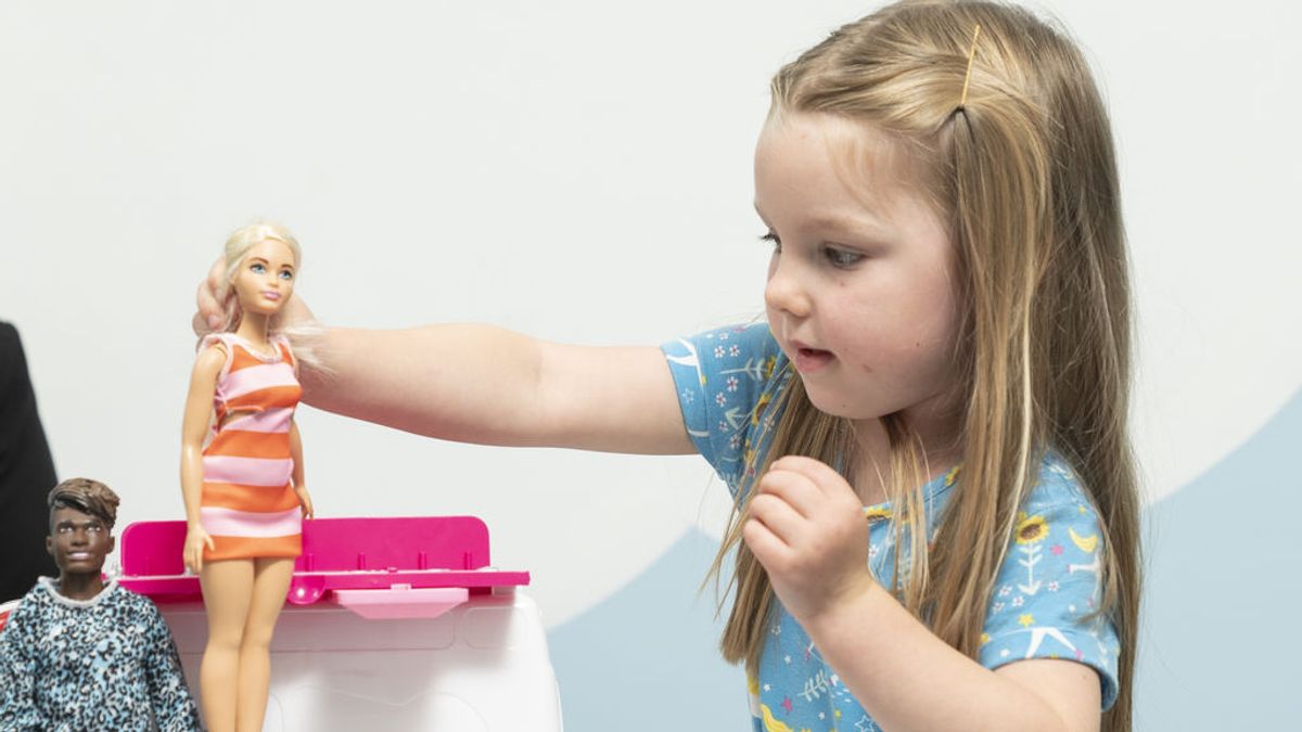 Jugar con muñecas hace que los niños desarrollen empatía y otras habilidades sociales, según un estudio Jugar con muñecas hace que los niños desarrollen empatía y otras habilidades sociales, según un estudio