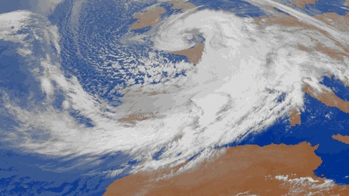 ¡Cambio brusco de tiempo! Se prevén viento huracanado y olas de 8 metros el viernes en España