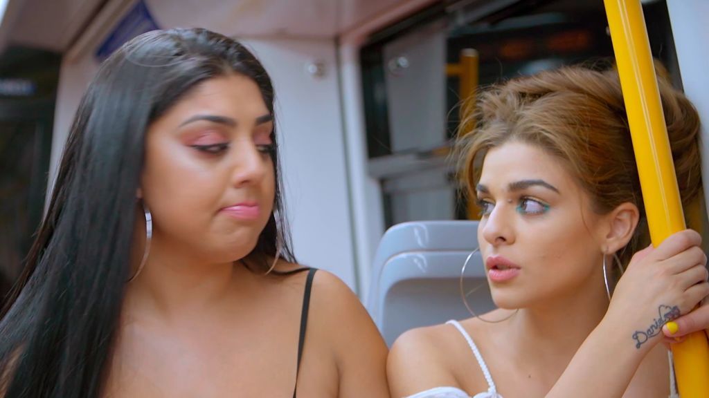 La primera vez de la Rebe en el metro