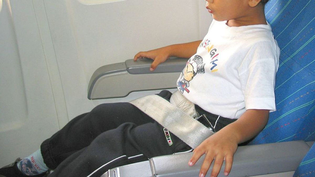 Obligan a desembarcar de un avión a un niño de tres años con autismo por no llevar mascarilla