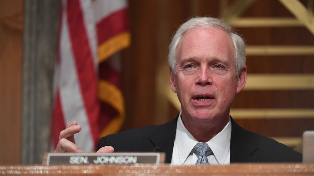 El senador de Wisconsin Ron Johnson anunció este sábado que dio positivo por covid-19