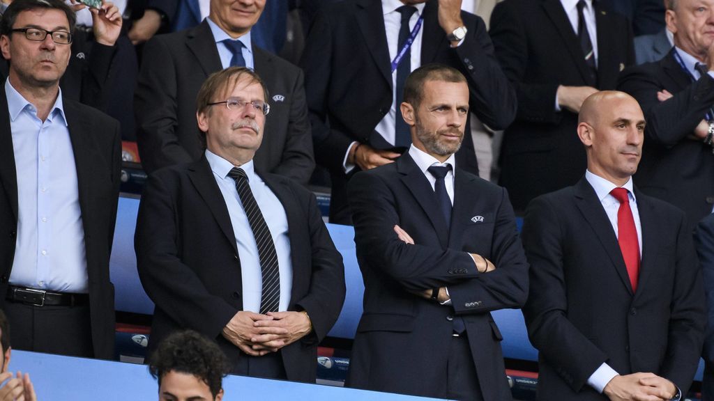 Vuelve la Champions y el público a los estadios: la UEFA permitirá hasta un 30% de aforo en los estadios Vuelve la Champions y el público a los estadios: la UEFA permitirá hasta un 30% de aforo en los estadios