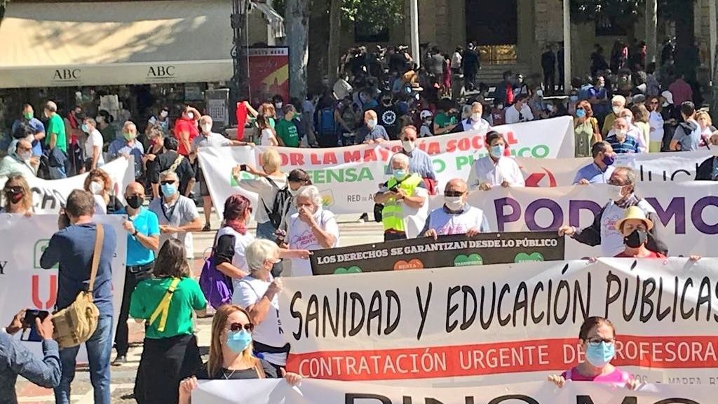 Manifestación de las mareas y Barrios Hartos en Sevilla