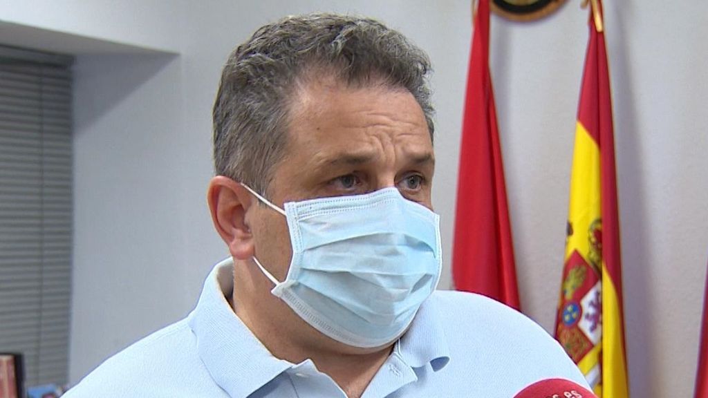 El alcalde de Parla, a Ayuso: deje los "chistecitos" para "las cañas con sus amiguetes del barrio Salamanca" El alcalde de Parla, a Ayuso: deje los "chistecitos" para "las cañas con sus amiguetes del barrio Salamanca"