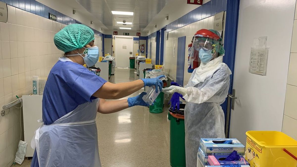 Andalucía vuelve a superar el millar de contagios por coronavirus en las últimas 24 horas Andalucía vuelve a superar el millar de contagios por coronavirus en las últimas 24 horas