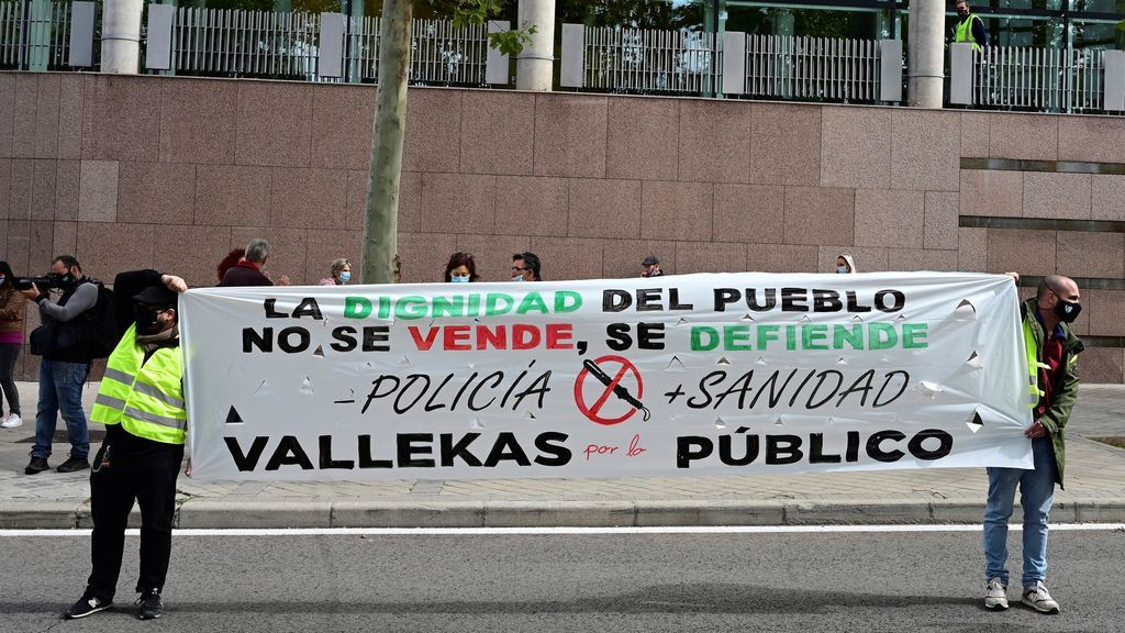 Vallecas, contra las medidas de Ayuso: "Pese al confinamiento de clase, defendemos nuestra Sanidad Pública"