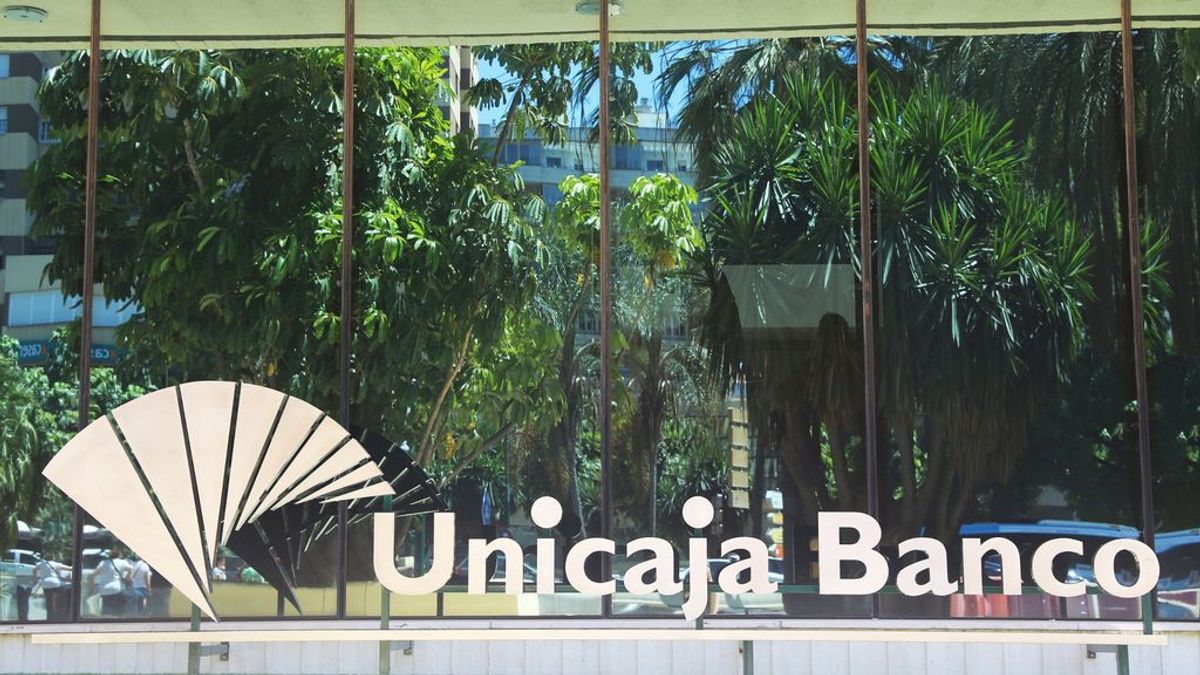 Unicaja confirma contactos "preliminares" con Liberbank para una posible fusión Unicaja confirma contactos "preliminares" con Liberbank para una posible fusión