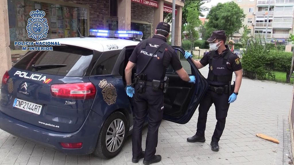 Detenido un hombre positivo en Covid por saltarse la cuarentena para hacer una entrega de marihuana en Madrid Detenido un hombre positivo en Covid por saltarse la cuarentena para hacer una entrega de marihuana en Madrid