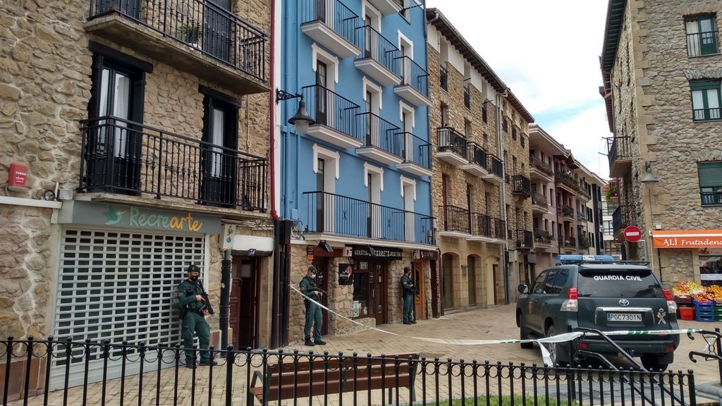 EH Bildu: las detenciones de tres ex miembros de ETA no contribuyen "a la paz y la convivencia" en Euskal Herria" EH Bildu: las detenciones de tres ex miembros de ETA no contribuyen "a la paz y la convivencia" en Euskal Herria"