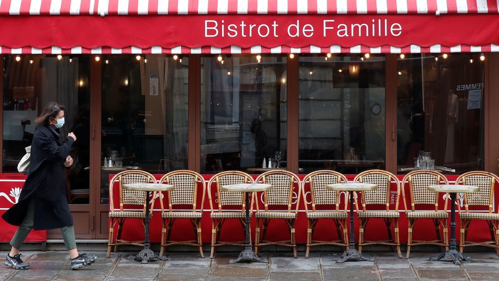 París cierra sus bares y se confina con unos índices que Madrid rebasó hace semanas París cierra sus bares y se confina con unos índices que Madrid rebasó hace semanas