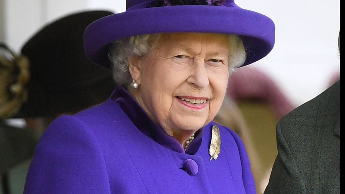 Southampton, Rayo Vallecano o Manchester: los clubes que 'copian' los 'looks' de la reina Isabel de Inglaterra Southampton, Rayo Vallecano o Manchester: los clubes que 'copian' los 'looks' de la reina Isabel de Inglaterra