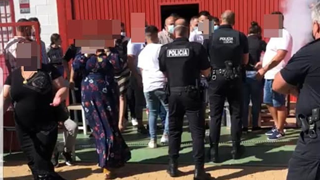 Desalojan a 200 personas de una fiesta privada sin medidas de seguridad en Almonte Desalojan a 200 personas de una fiesta privada sin medidas de seguridad en Almonte
