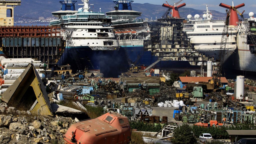 Cruceros de lujo desmantelados por la crisis en el sector originada por la pandemia del coronavirus