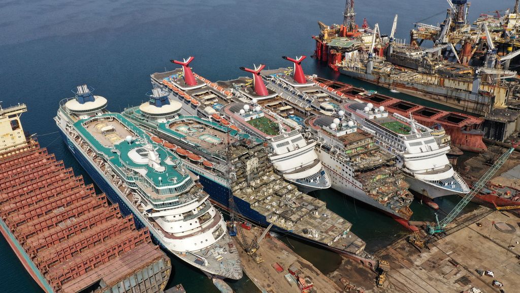 Cruceros de lujo desmantelados por la crisis en el sector originada por la pandemia del coronavirus