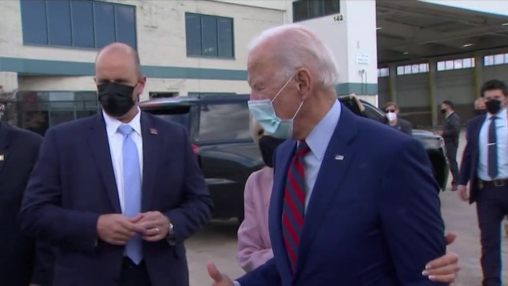 Joe Biden, obligado por su esposa a mantener la distancia de seguridad con los periodistas