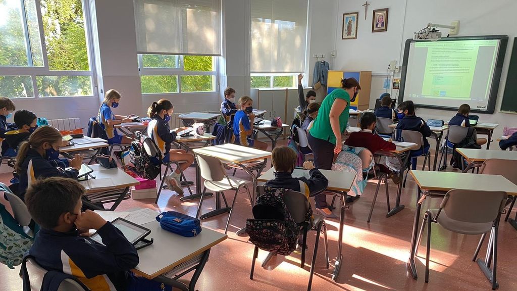 Cambia el protocolo COVID en los colegios de Andalucía: test rápidos y vuelta a clase si es negativo Cambia el protocolo COVID en los colegios de Andalucía: test rápidos y vuelta a clase si es negativo