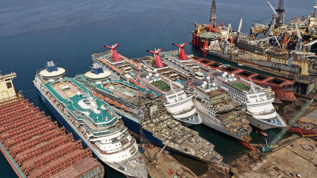 Se desmantelan cruceros de lujo por la crisis del sector a raíz del coronavirus Se desmantelan cruceros de lujo por la crisis del sector a raíz del coronavirus