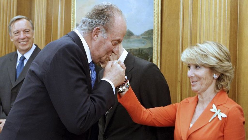 Esperanza Aguirre y la "dudosísima reputación" de Corinna: "Si no estuviese en Televisión le diría la reputación que tiene esta señora" Esperanza Aguirre y la "dudosísima reputación" de Corinna: "Si no estuviese en Televisión le diría la reputación que tiene esta señora"
