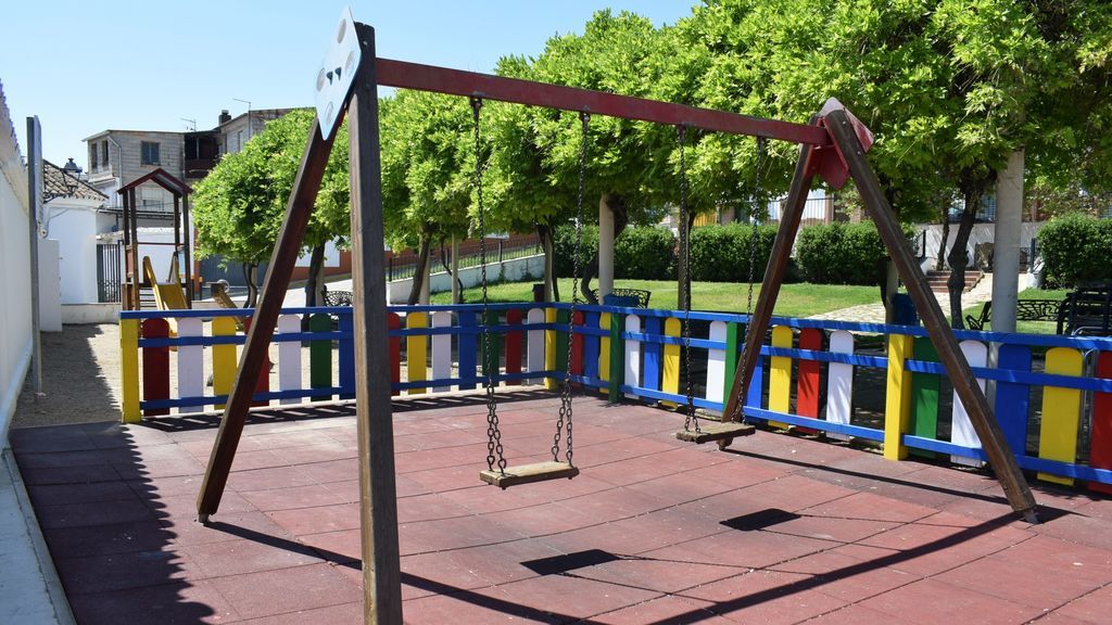 Andalucía confina perimetralmente Linares y Almodóvar del Río Andalucía confina perimetralmente Linares y Almodóvar del Río