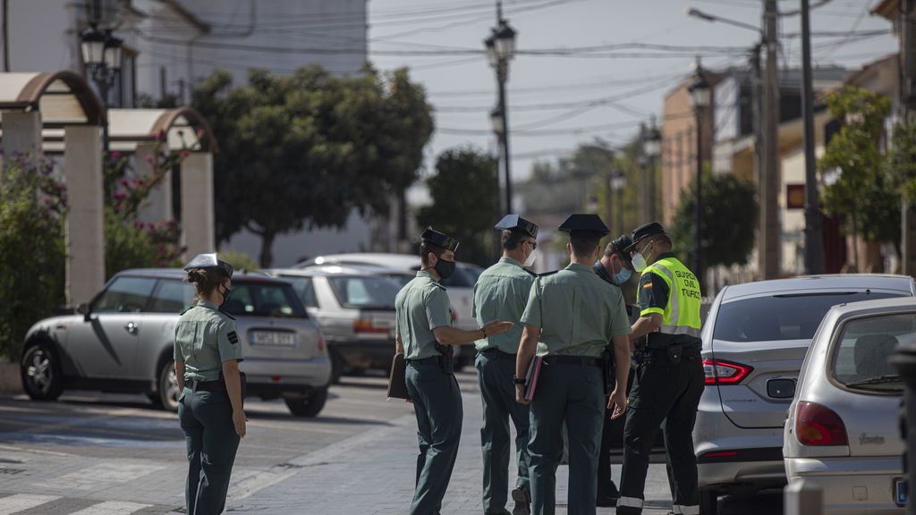 Andalucía confina Linares y estudia si hacerlo esta tarde también en Almodóvar del Río (Córdoba) Andalucía confina Linares y estudia si hacerlo esta tarde también en Almodóvar del Río (Córdoba)