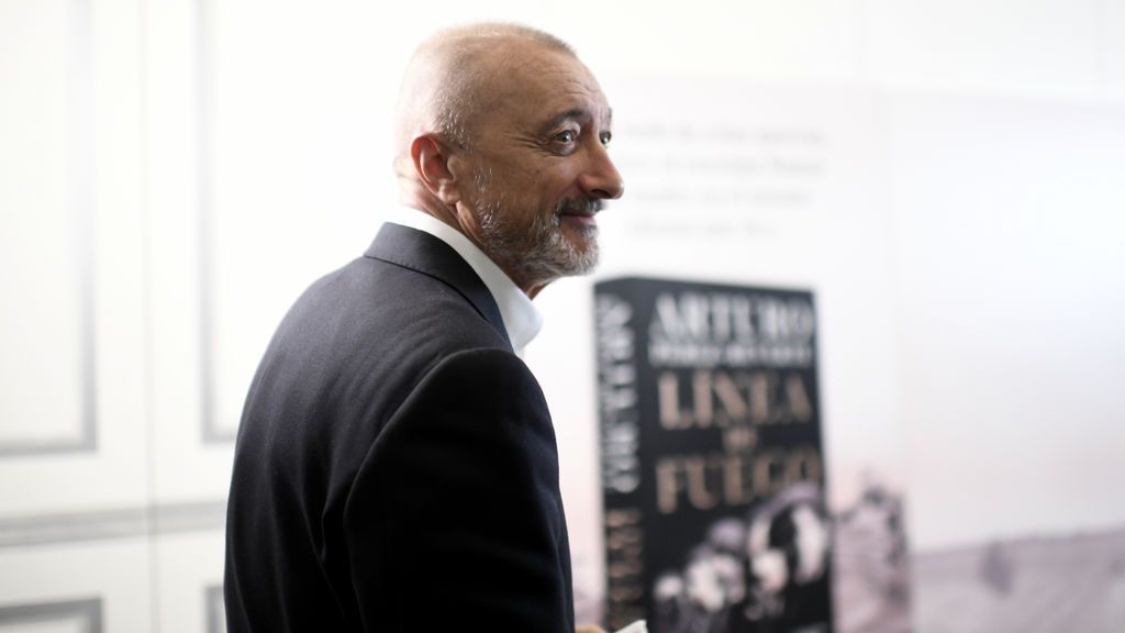 Arturo Pérez-Reverte: “Las críticas (a mi novela sobre la Guerra Civil) me producen cierto retorcido placer”