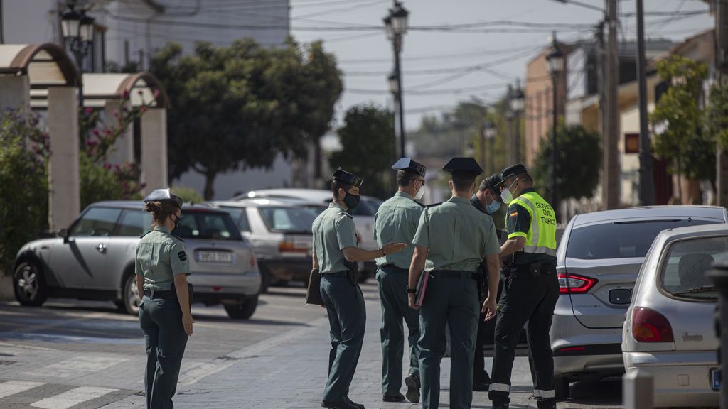 EuropaPress_3351313_agentes_guardia_civil_segunda_jornada_confinamiento_alta_incidencia