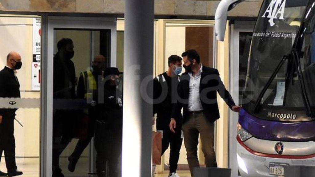 Luis Suárez junto a Leo Messi