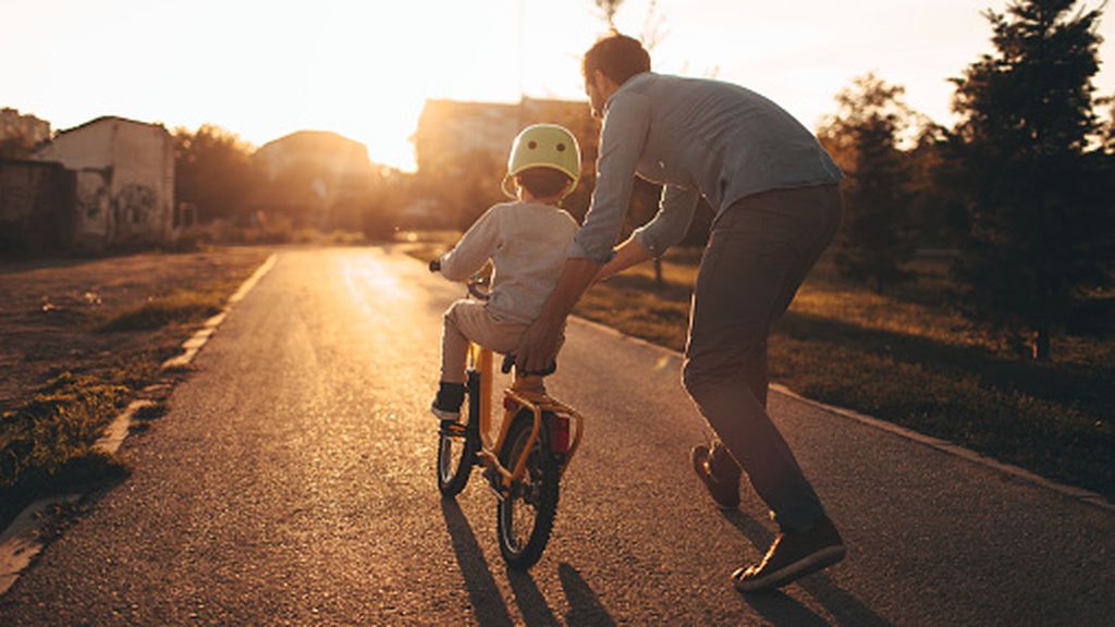 Como enseñar a montar en bici a los niños.