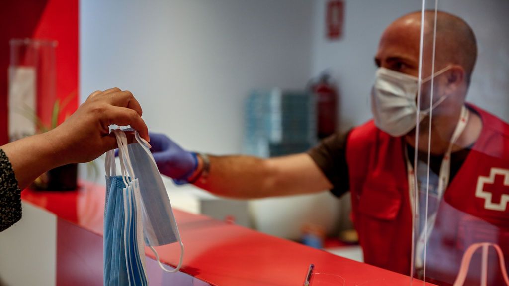 Medio millón de personas han pedido ayuda a la Cruz Roja por la pandemia en Cataluña Medio millón de personas han pedido ayuda a la Cruz Roja por la pandemia en Cataluña
