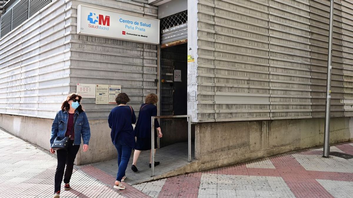 Madrid sube a 2.975 casos pero los hospitalizados caen a niveles de mitad de septiembre Madrid sube a 2.975 casos pero los hospitalizados caen a niveles de mitad de septiembre