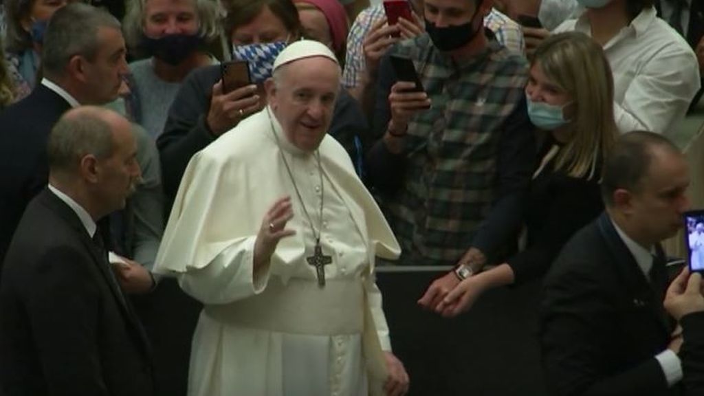 El papa Francisco sin mascarilla en una multitudinaria audiencia