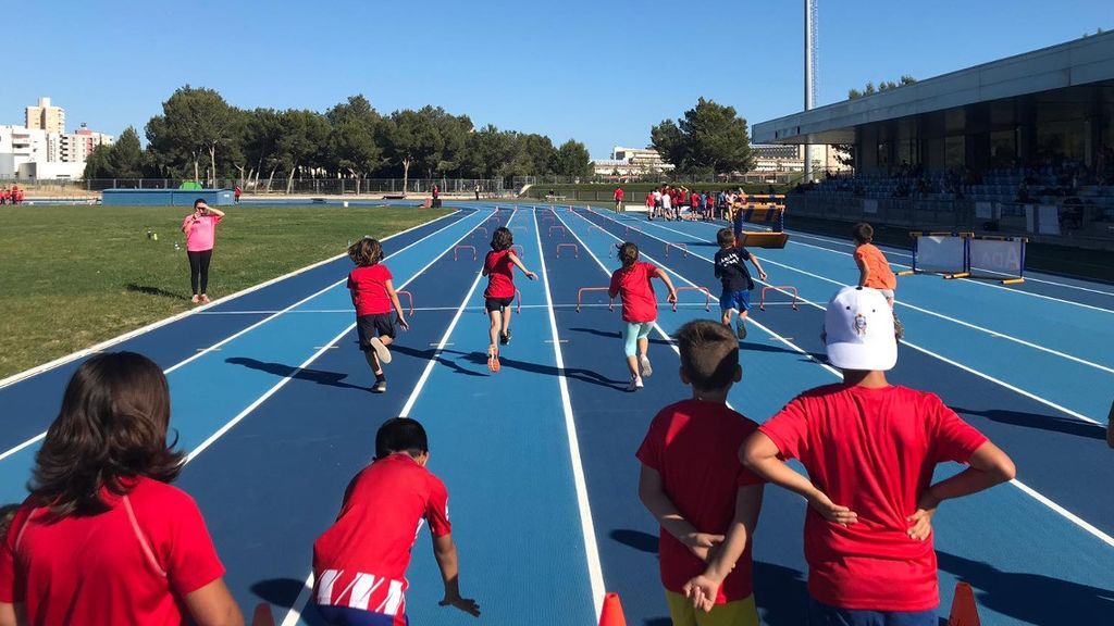 Los menores durante el confinamiento: 90 minutos menos de deporte y dos horas más frente a las pantallas Los menores durante el confinamiento: 90 minutos menos de deporte y dos horas más frente a las pantallas