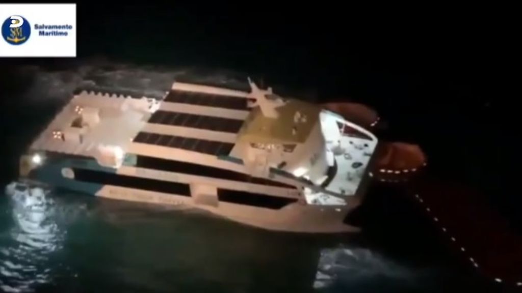 Tensión y miedo: así fue el rescate de un ferry de madrugada cerca del islote de Castaví