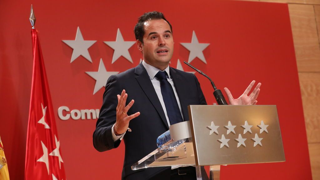 "No hay que lanzar las campanas al vuelo": Aguado discrepa con el PP sobre la situación de Madrid "No hay que lanzar las campanas al vuelo": Aguado discrepa con el PP sobre la situación de Madrid
