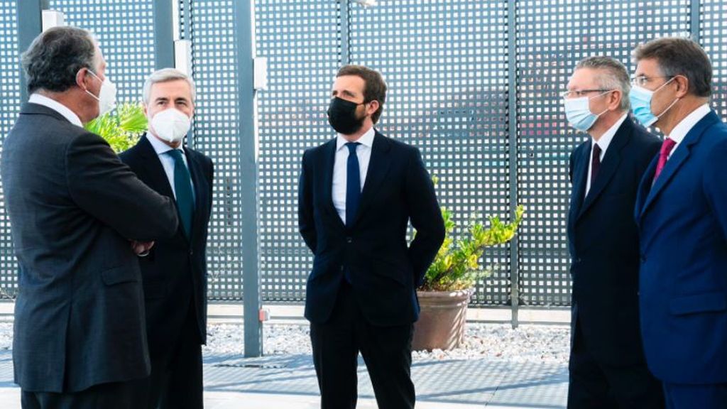 Los exministros de Justicia Acebes, Gallardón, Michavila y Catalá charlan con Pablo Casado