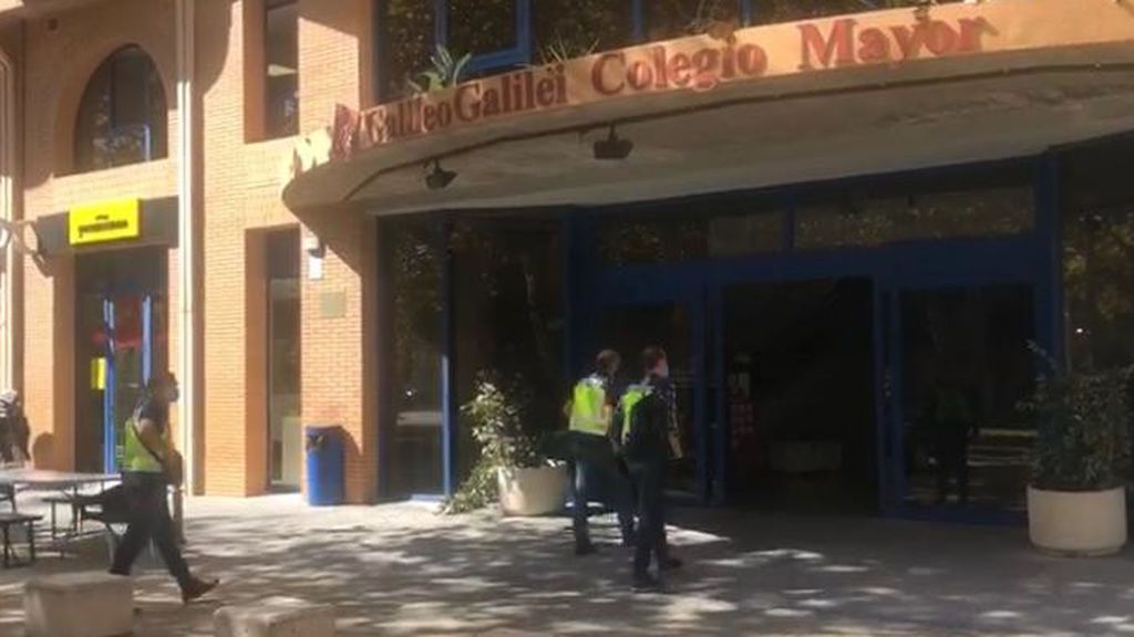 La Policía de Valencia estudia los vídeos de la fiesta del Galileo para identificar a los estudiantes irresponsables La Policía de Valencia estudia los vídeos de la fiesta del Galileo para identificar a los estudiantes irresponsables