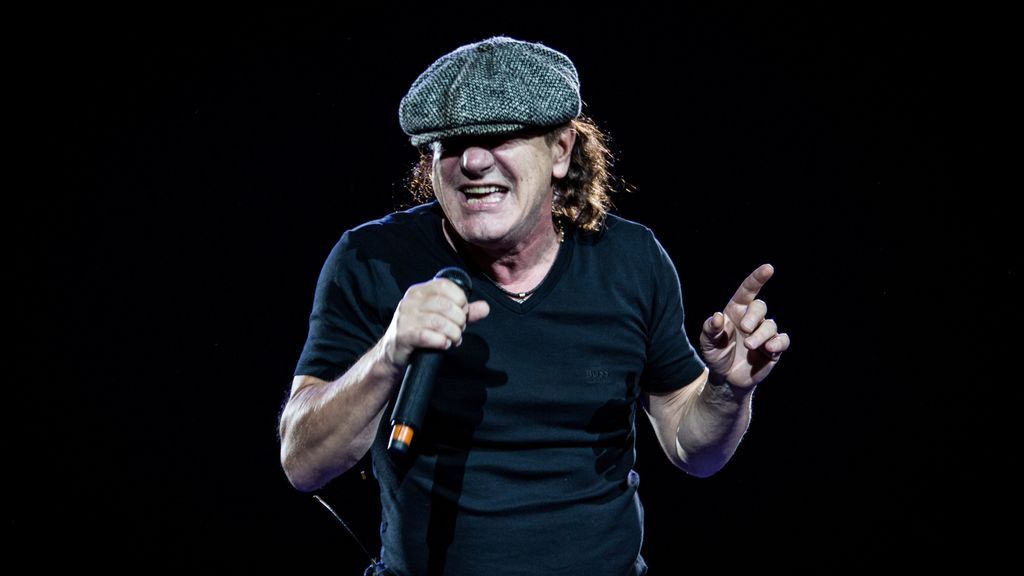 "No podía oír el tono de las guitarras": Brian Johnson y el tratamiento secreto que curó sus problemas auditivos