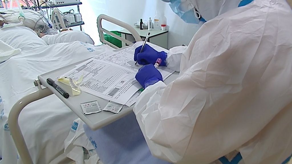 Las UCI se colapsan por pacientes de coronavirus mientras hay médicos que piensan tirar la toalla