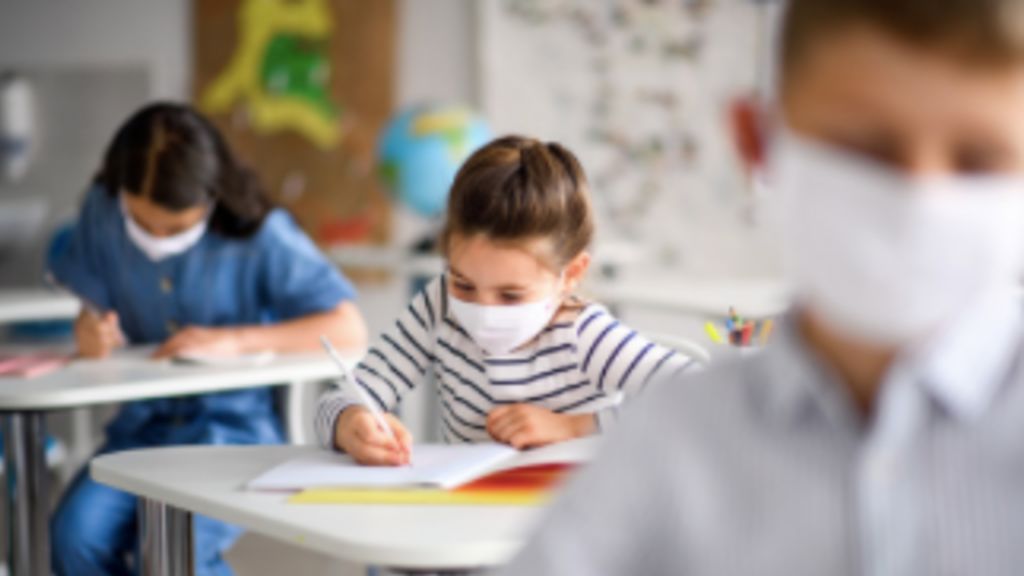 Pautas para afrontar el miedo al covid en las aulas: "Hay que hablar con los niños sin tapujos"