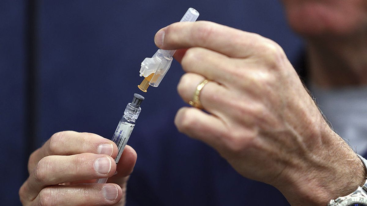 Vacuna de la  gripe: efectos secundarios más comunes y personas que no deben ponérsela