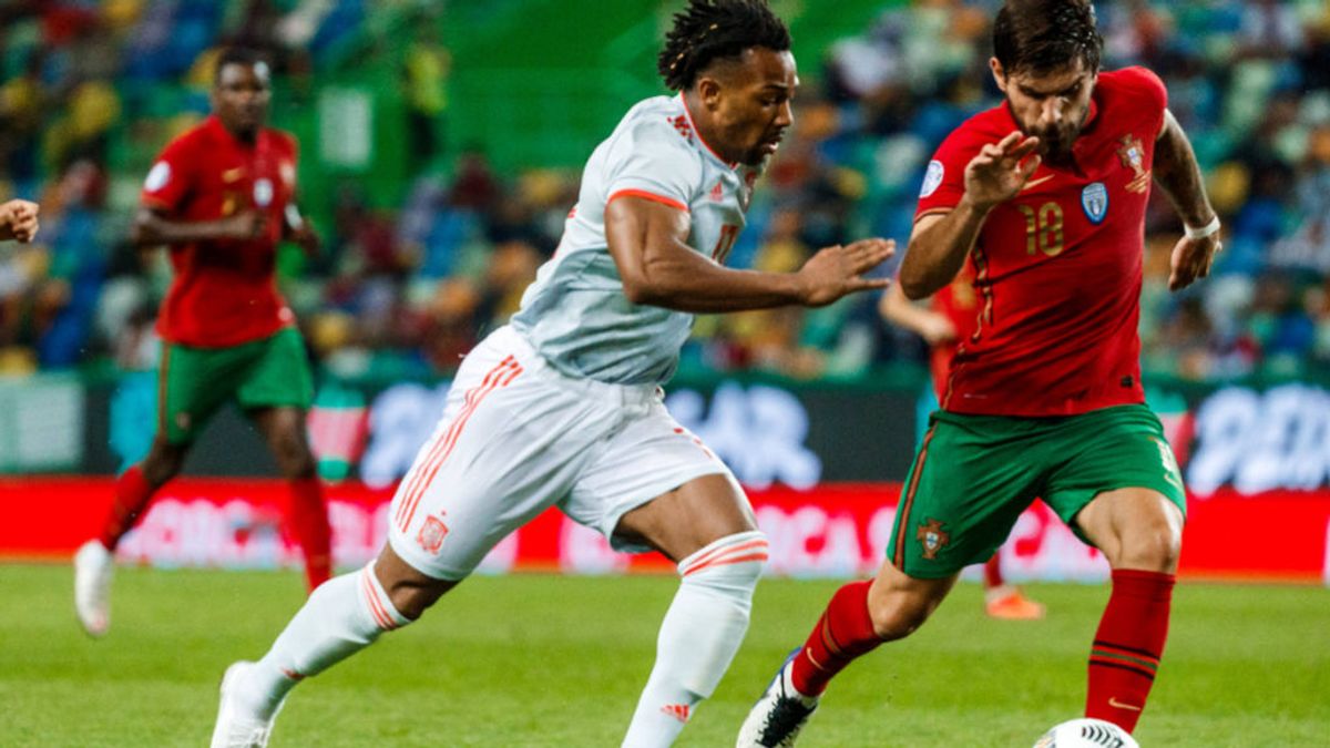 Adama Traoré y su aceite 'antiagarre': el futbolista que ha revolucionado a 'La Roja' en su debut Adama Traoré y su aceite 'antiagarre': el futbolista que ha revolucionado a 'La Roja' en su debut
