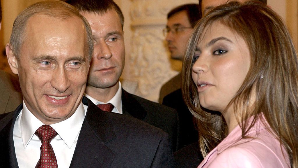 Vladimir Putin y Alina Kabaeva, en una reunión con el equipo olímpico ruso, en 2016