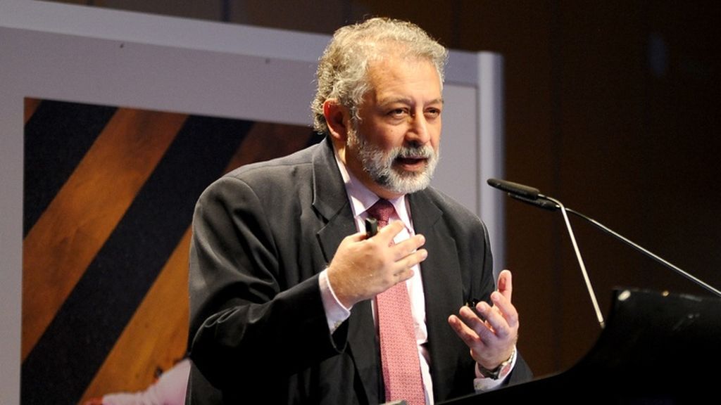 "La ley se ha antepuesto a la salud de las personas", dice el experto Daniel López Acuña "La ley se ha antepuesto a la salud de las personas", dice el experto Daniel López Acuña