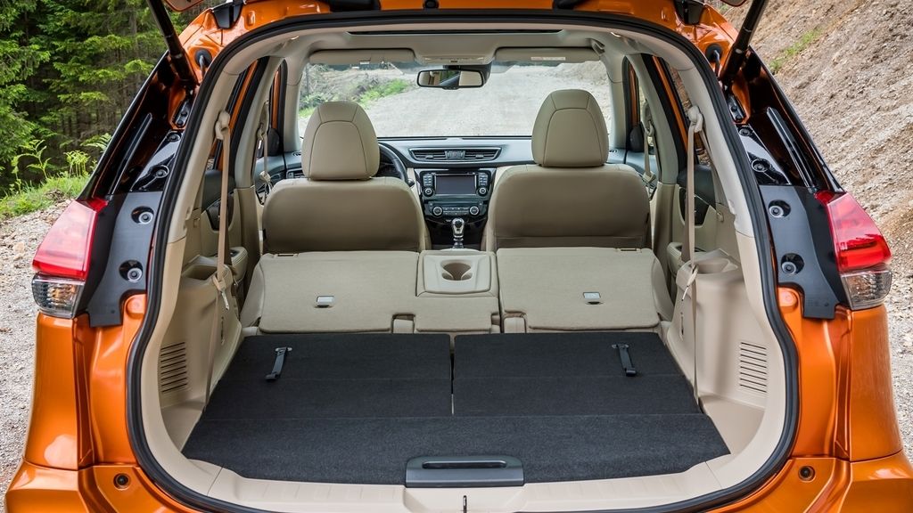INTERIOR NISSAN X-TRAIL.jpg