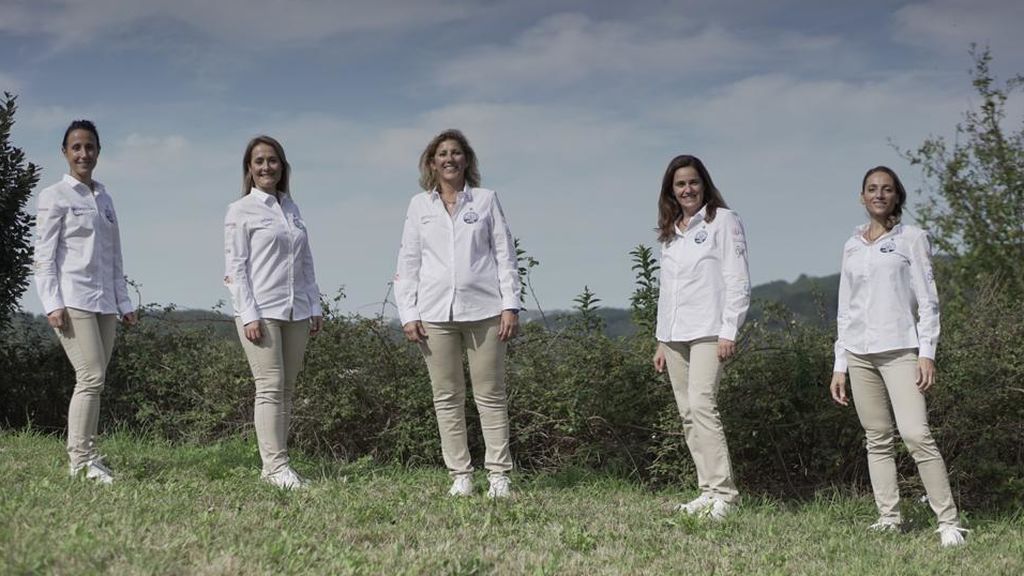 María, Lorena, Fátima, Nuria y Marian, las 5 tripulantes.
