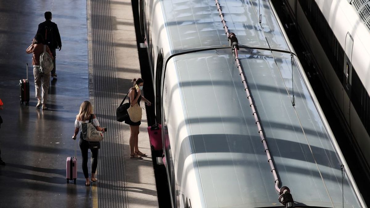El número de billetes de tren anulados en Madrid asciende a 52.005 desde el pasado sábado El número de billetes de tren anulados en Madrid asciende a 52.005 desde el pasado sábado