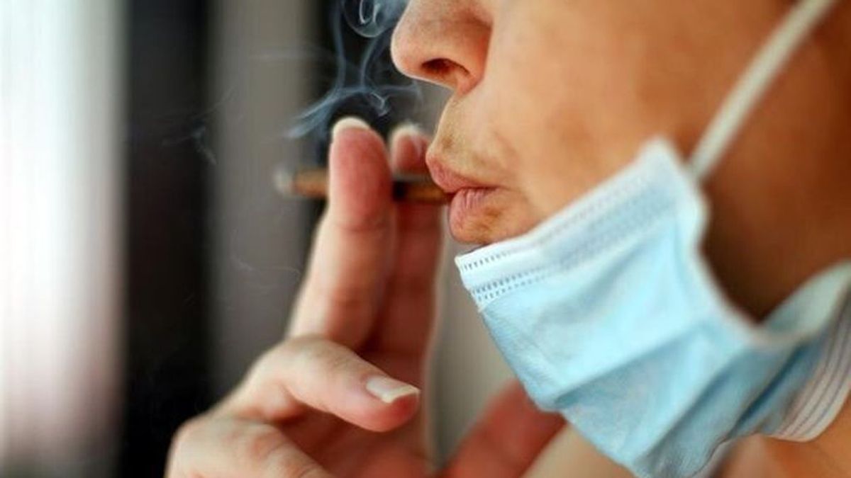 Canarias prohíben fumar mientras se camina