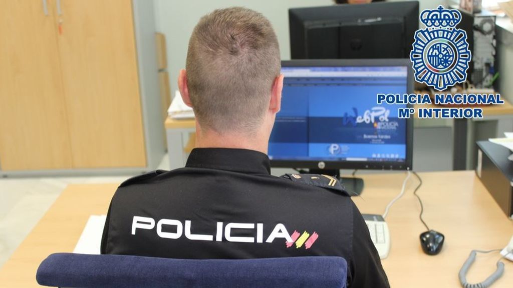 Detienen a un hombre en Benalmádena por ofrecer regalos a menores a cambio de favores sexuales Detienen a un hombre en Benalmádena por ofrecer regalos a menores a cambio de favores sexuales