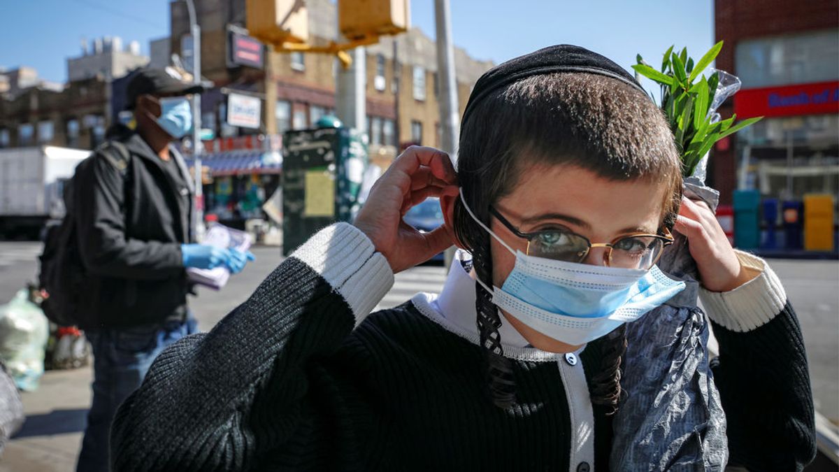 Nueva York: las protestas de cientos de judíos ortodoxos contra las medidas del Covid-19 acaban en violencia